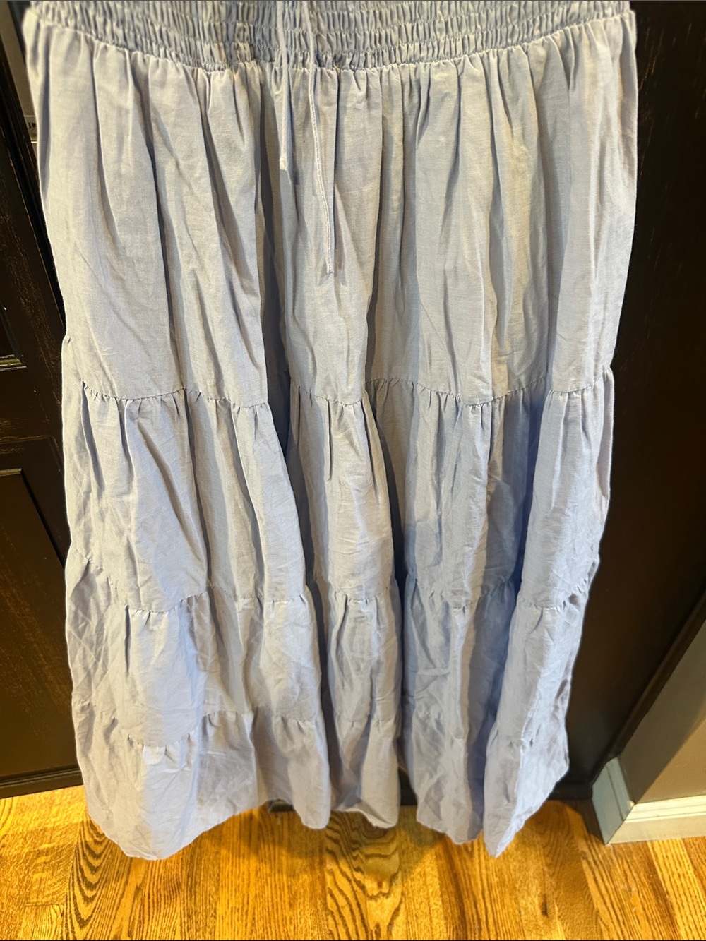 En Saison Blue Smocked Tiered
Midi Dress SZ Small - Picture 7 of 14